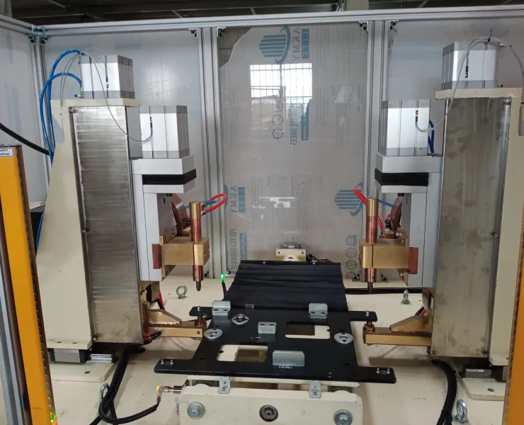 Air Conditional Base plate to Leg Welding 